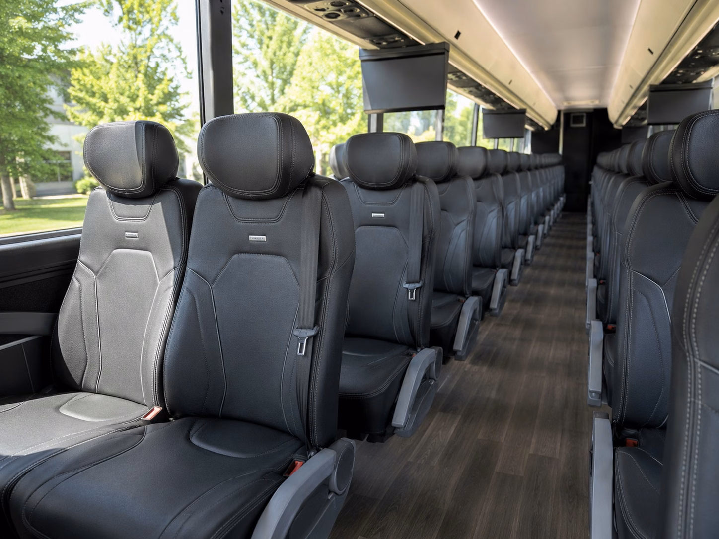 guest shuttles from jacksonville hotels to waterfront and garden venues